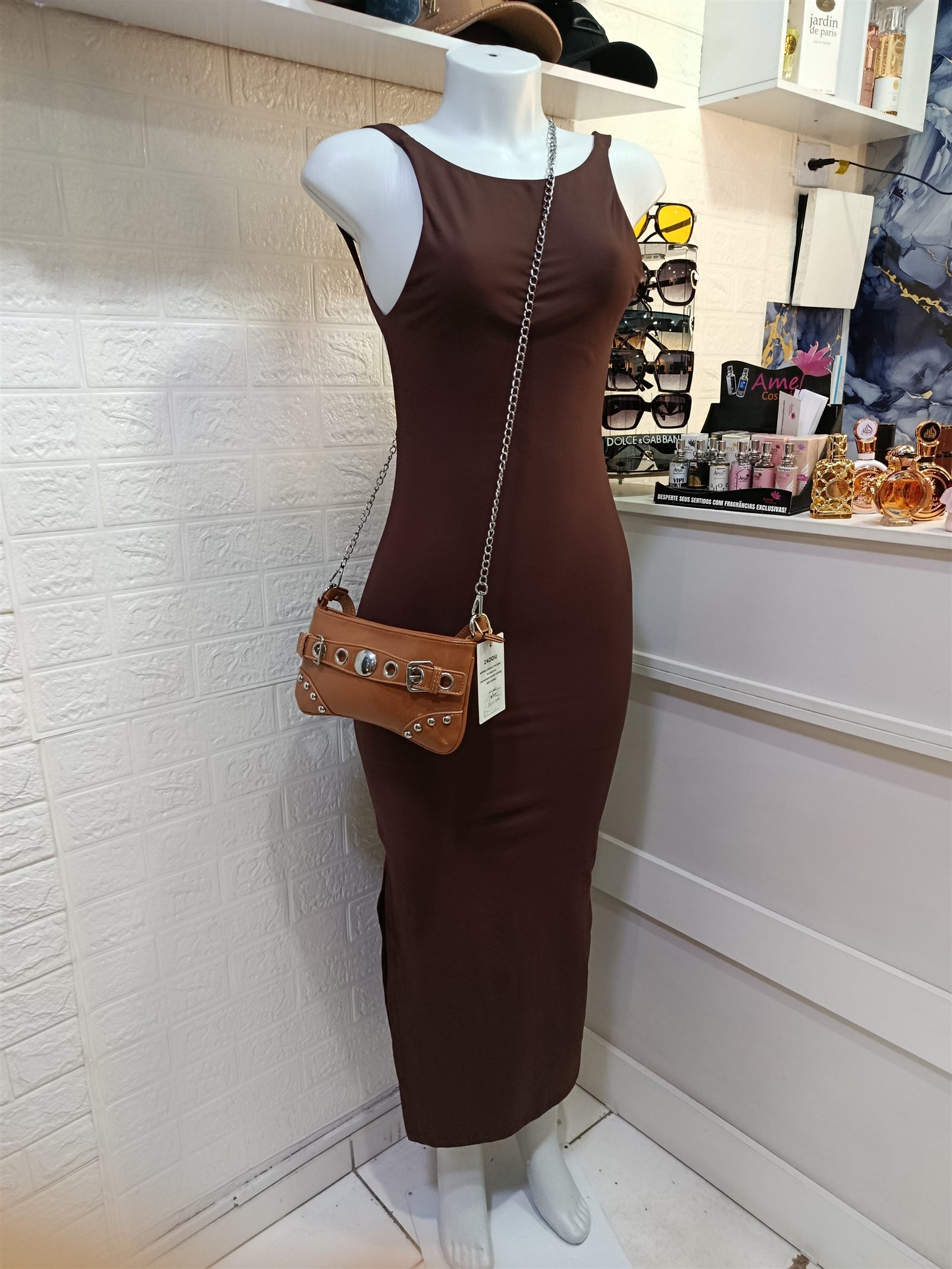 Vestido marrom com bolsa