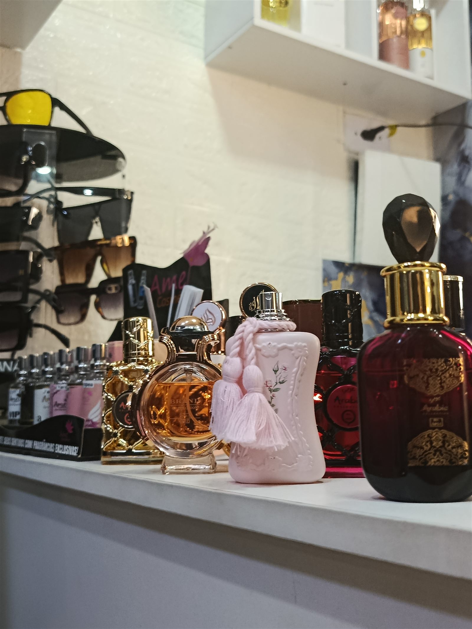 Perfumes e acessórios na VJ Modas